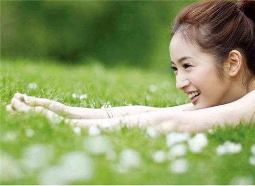 女孩子向来比男生细腻很多,也喜欢借物抒情这种调调。